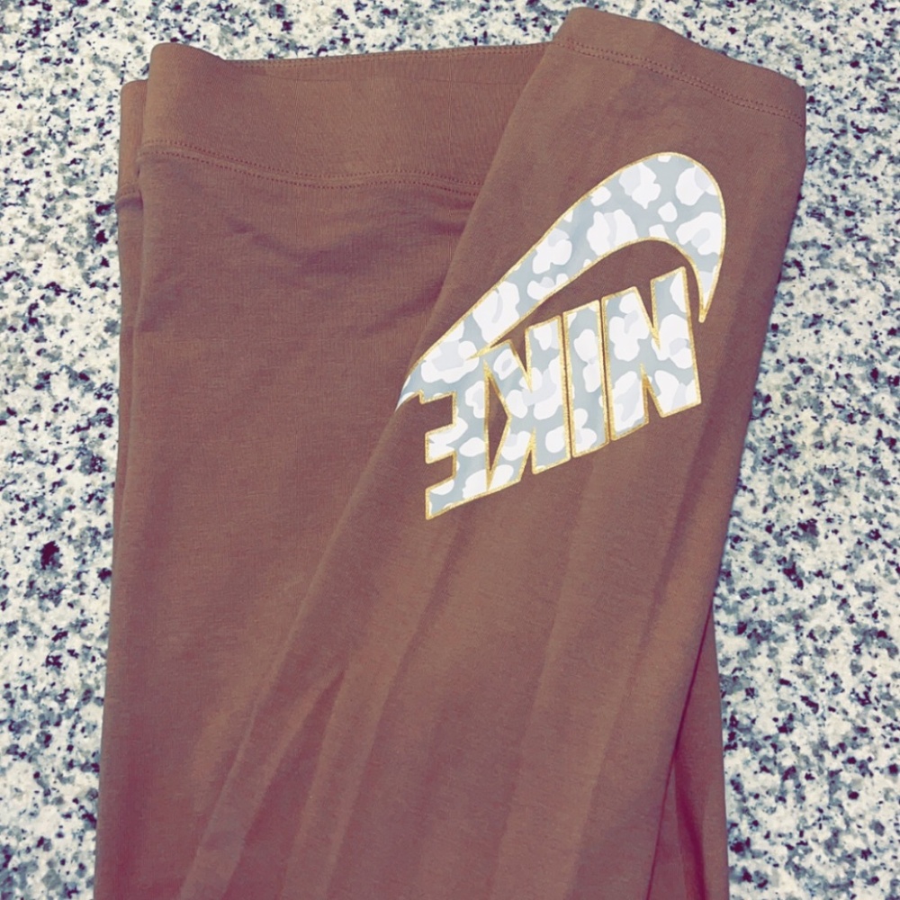 Nike leggings with nike logo on the leg size 2x